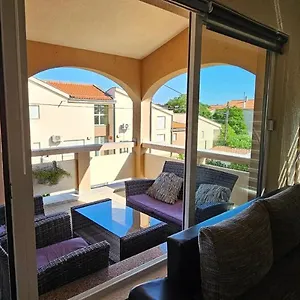 Anisa Apartman