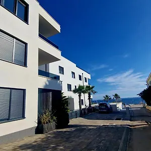 Apartment Dinary, Vir